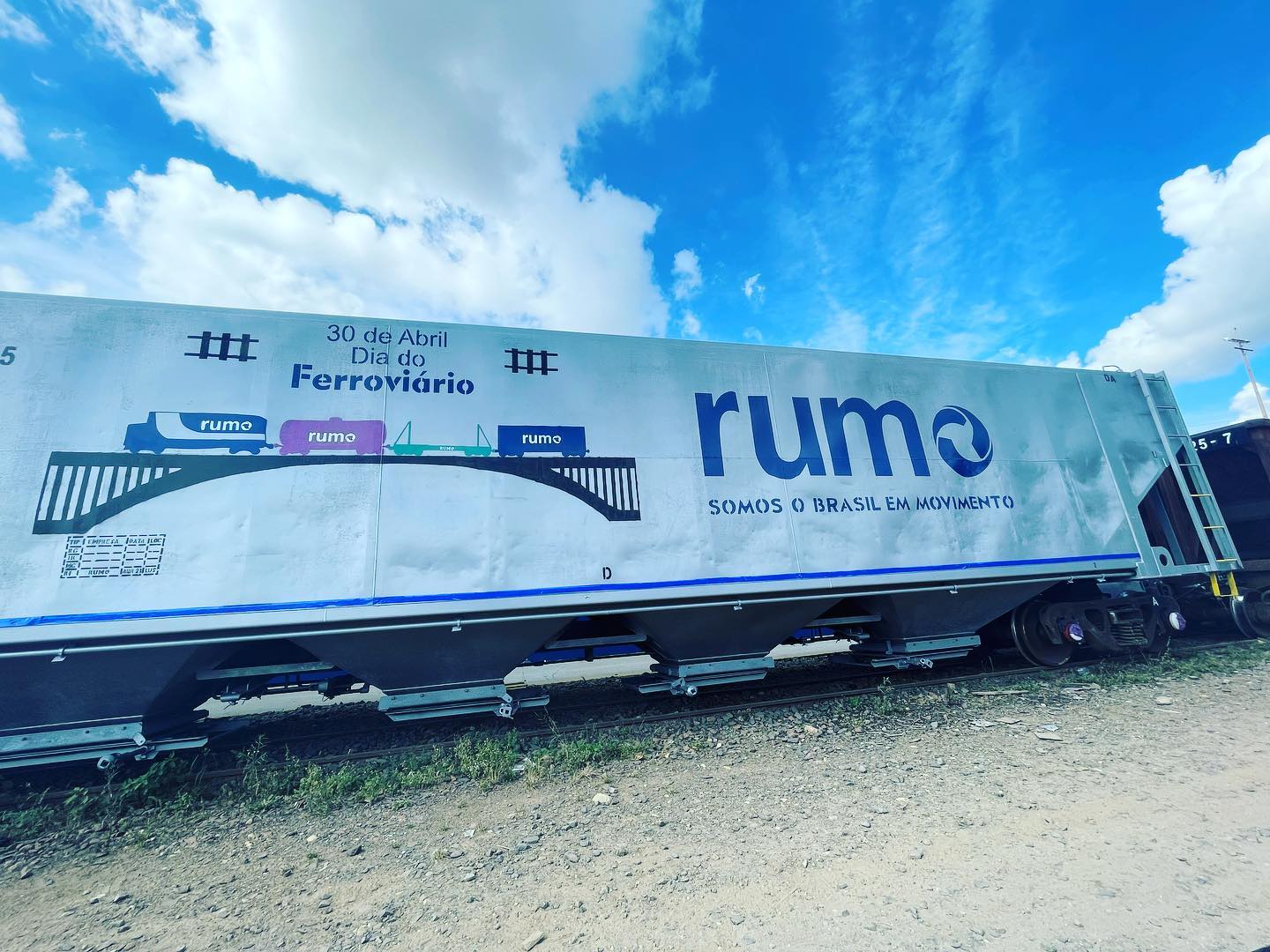 Tec-Rail - Vagão da Rumo em homenagem ao dia do ferroviário. Foto ...