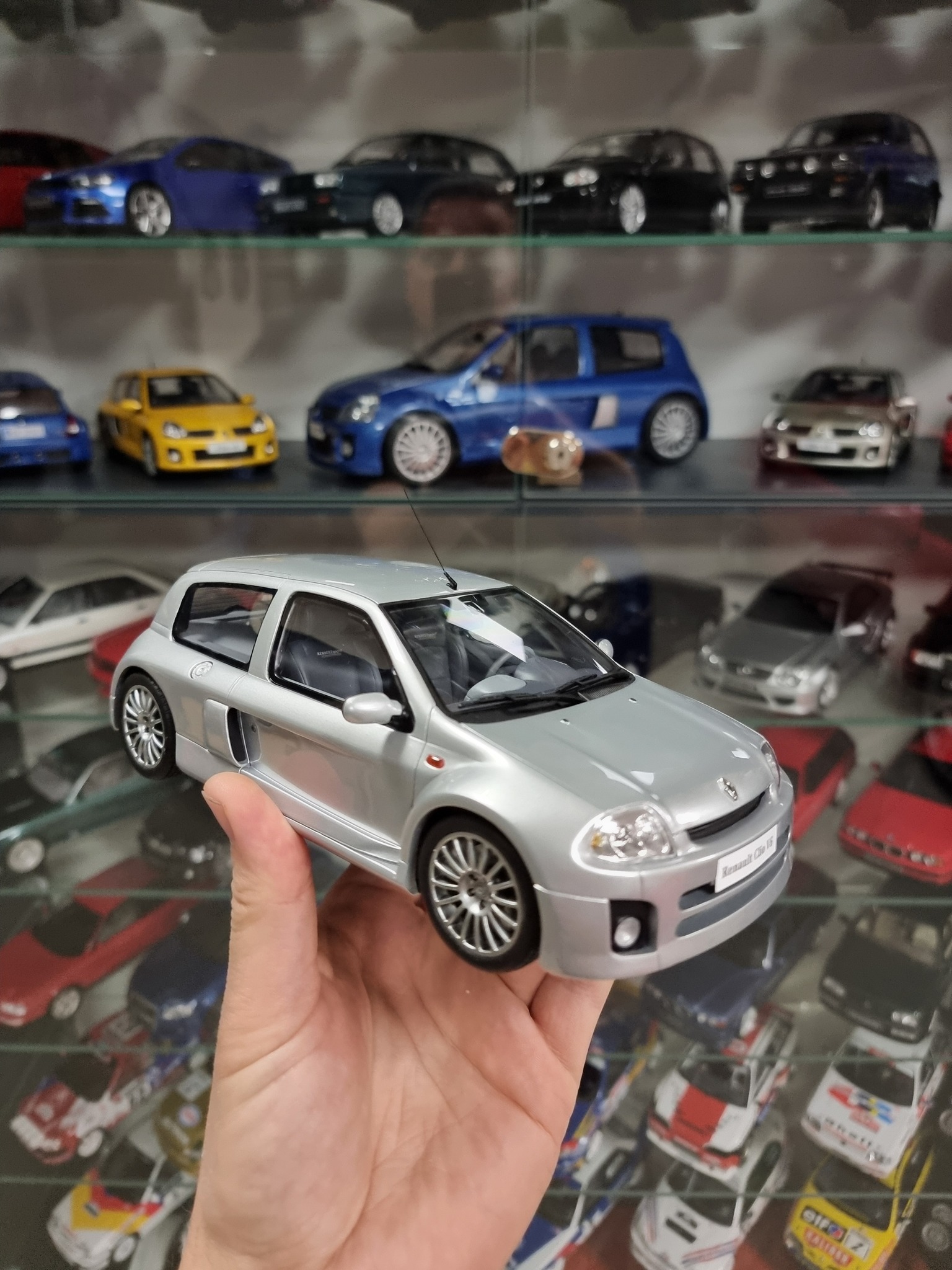 Renault Clio V6 Phase 1 model in 1:18 scale