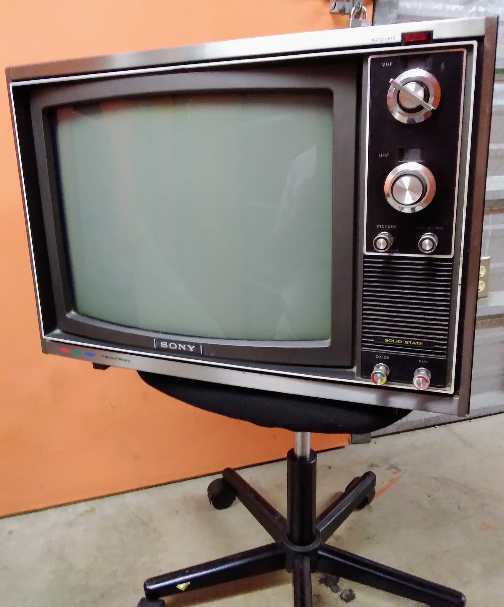 Sony KV-1710 Very Heavy, with handle