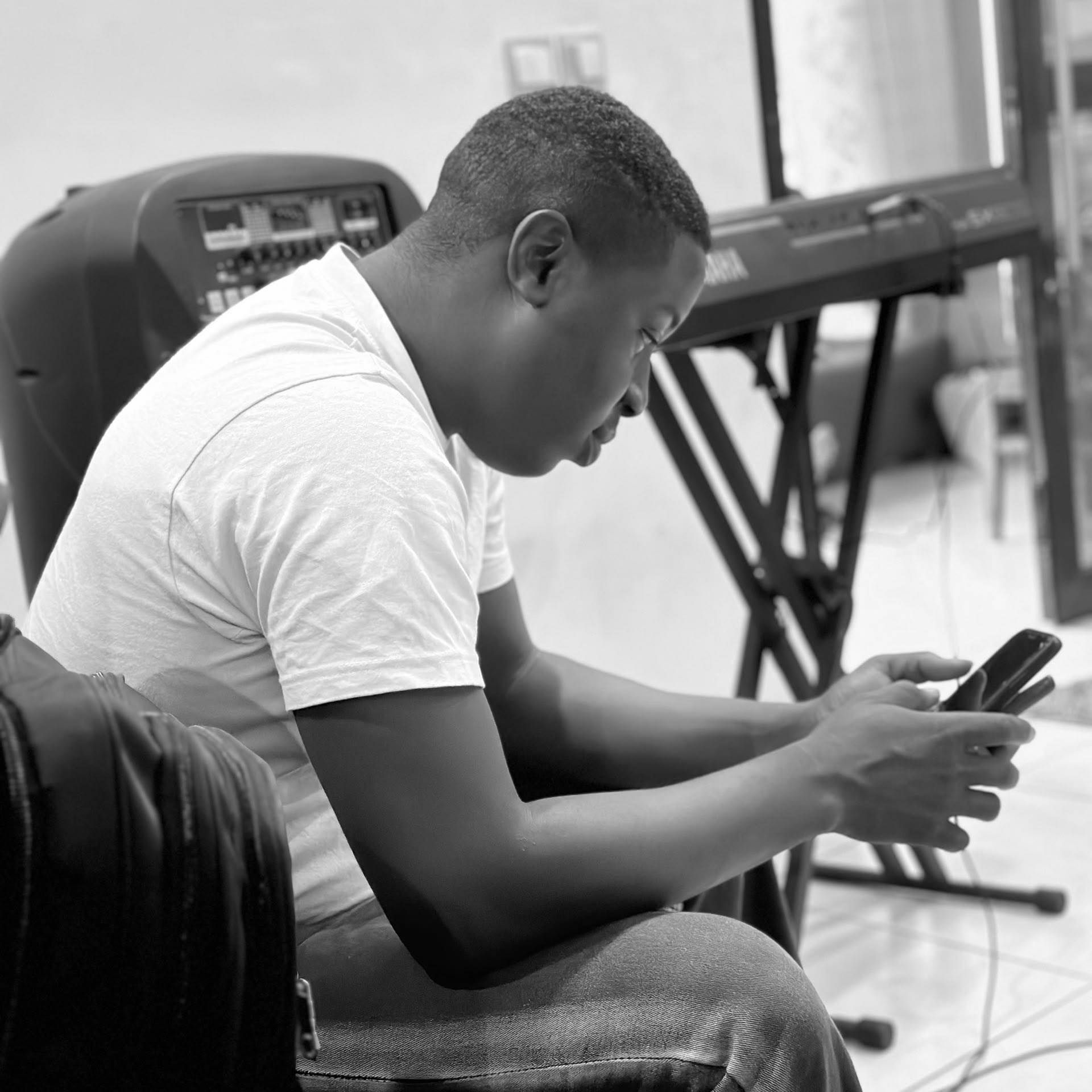 When you’re multitasking as the talking drummer and sampler player😌🔥 ...