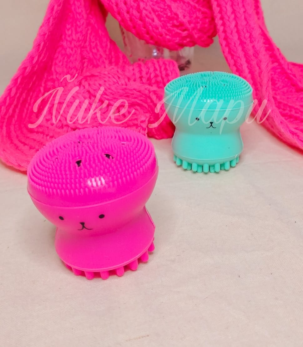 Ñuke Mapu - • Limpiador facial Osito • • Color: Fucsia y...