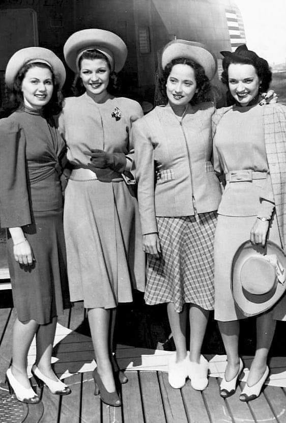 Vintage Snapshots Prove That 40's Women Fashion Is Always Adorable
