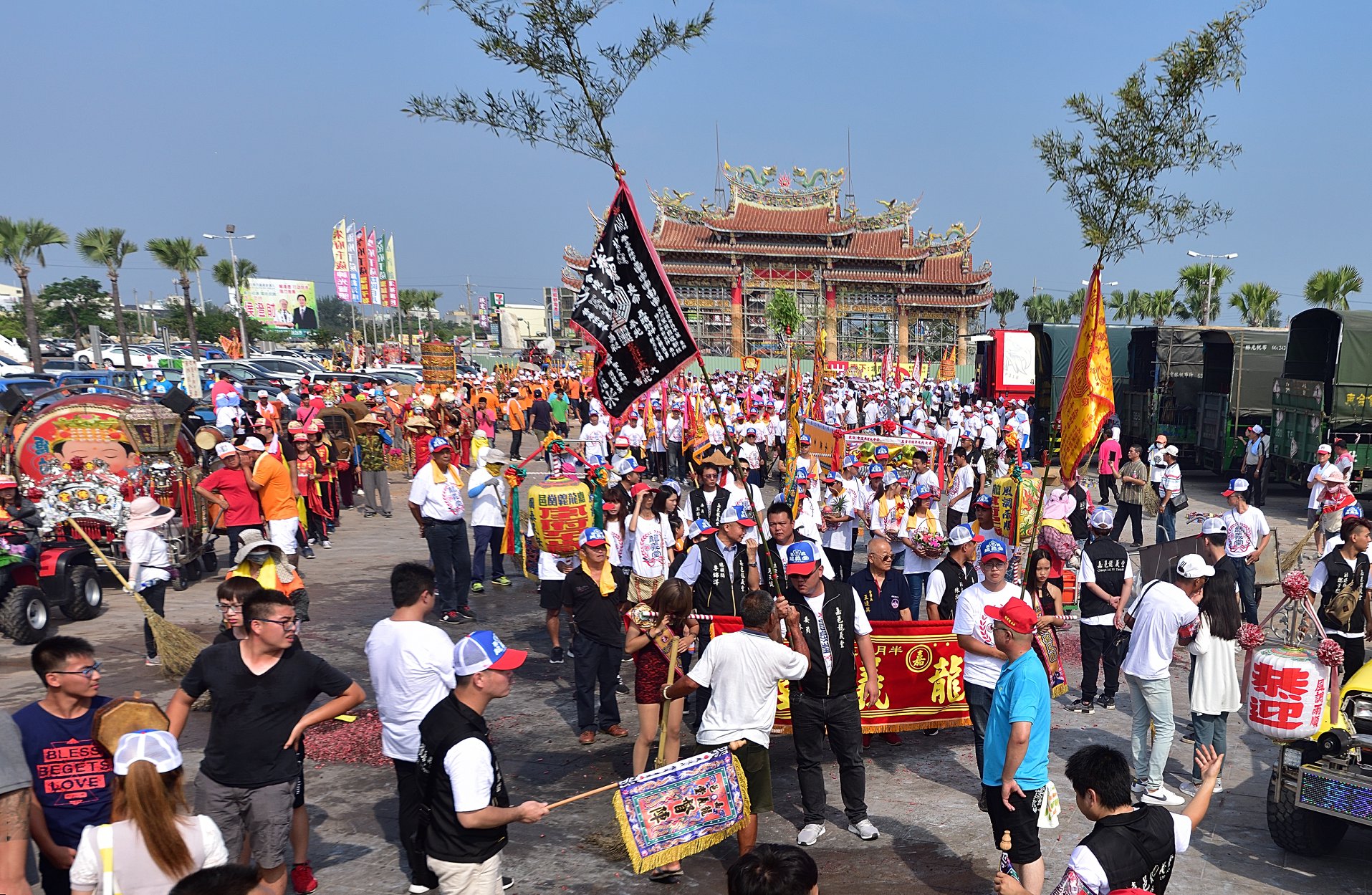 南鯤鯓代天府 - 在宗教界認為⋯國家有國旗，而神也該有旗，而「黑令旗」乃是神旗是也，這個解釋是對的!黑令旗就是神旗，插... | Facebook