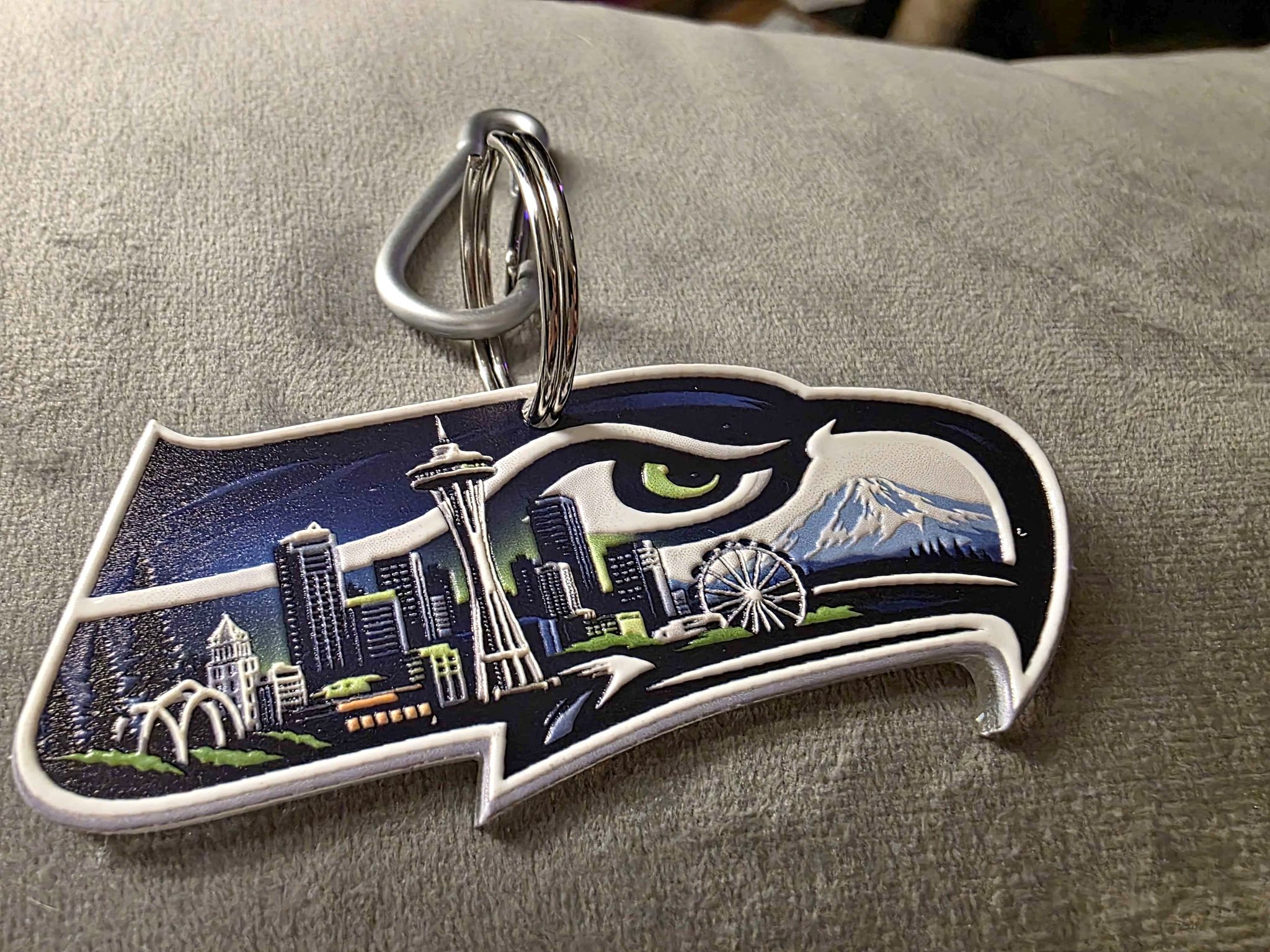 Seattle Seahawks Keychain Space Needle Cityscape Carabiner - Key Chains ...