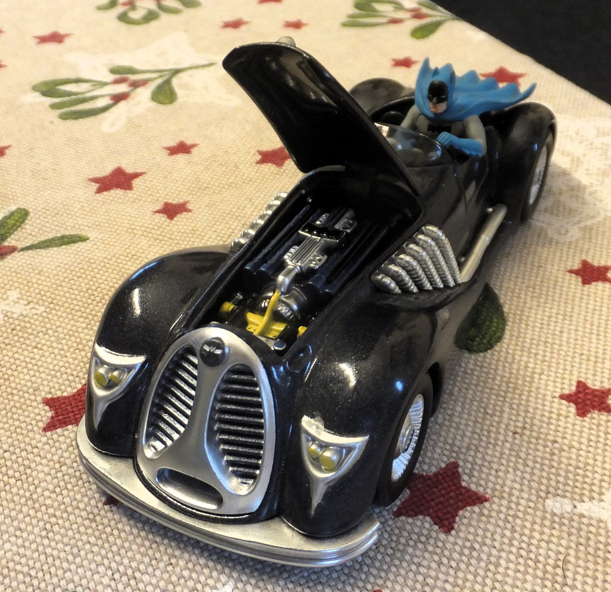 希少 コーギー バットマン 1/18 バットモービル DCコミックス 2000 希少 コーギー バットマン 1/18 バットモービル DCコミックス 2000