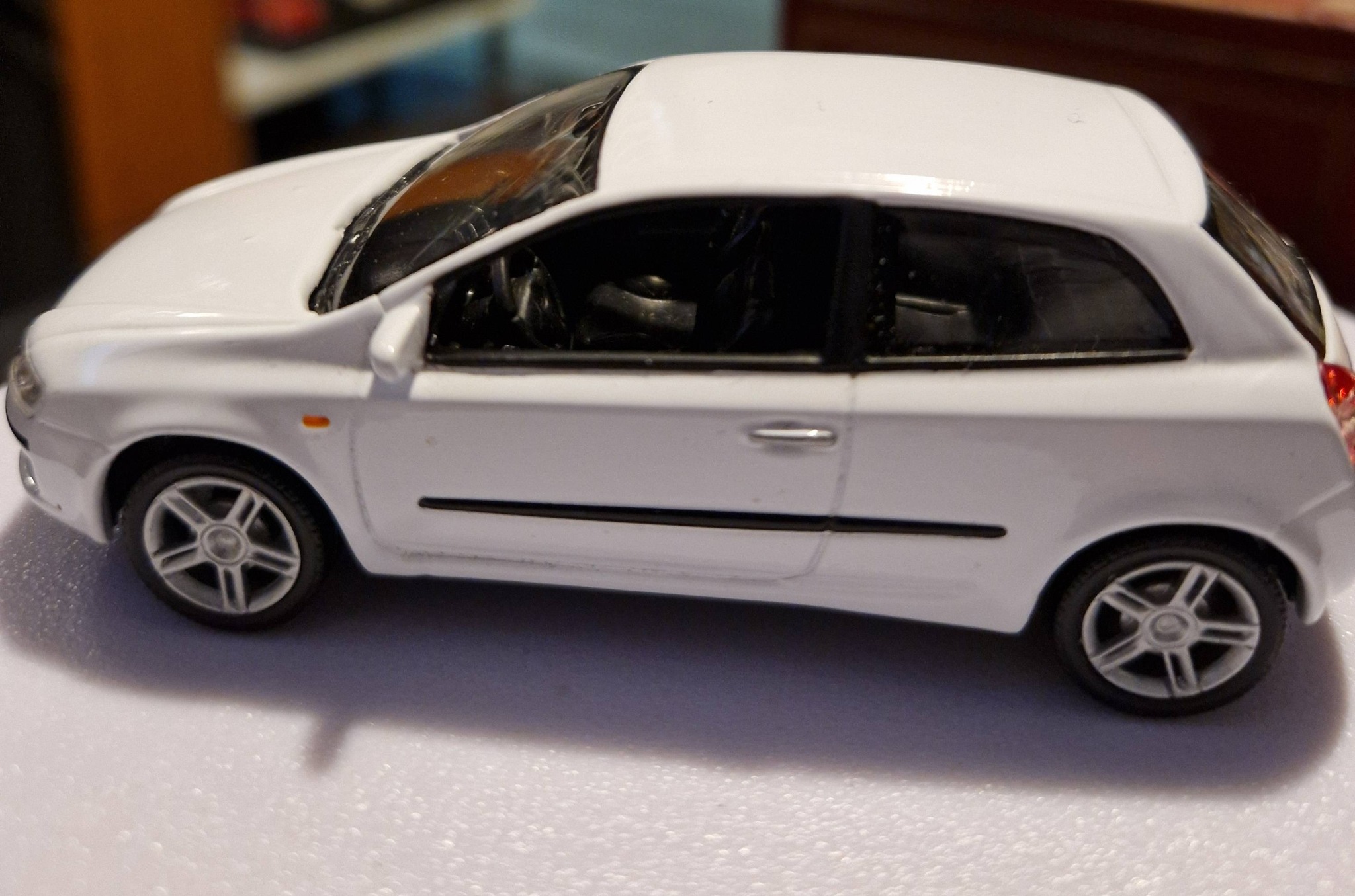 Voiture Miniature NOREV Fiat Stilo Au 1/43 - État Neuf, Sortie De Vitrine De Collection