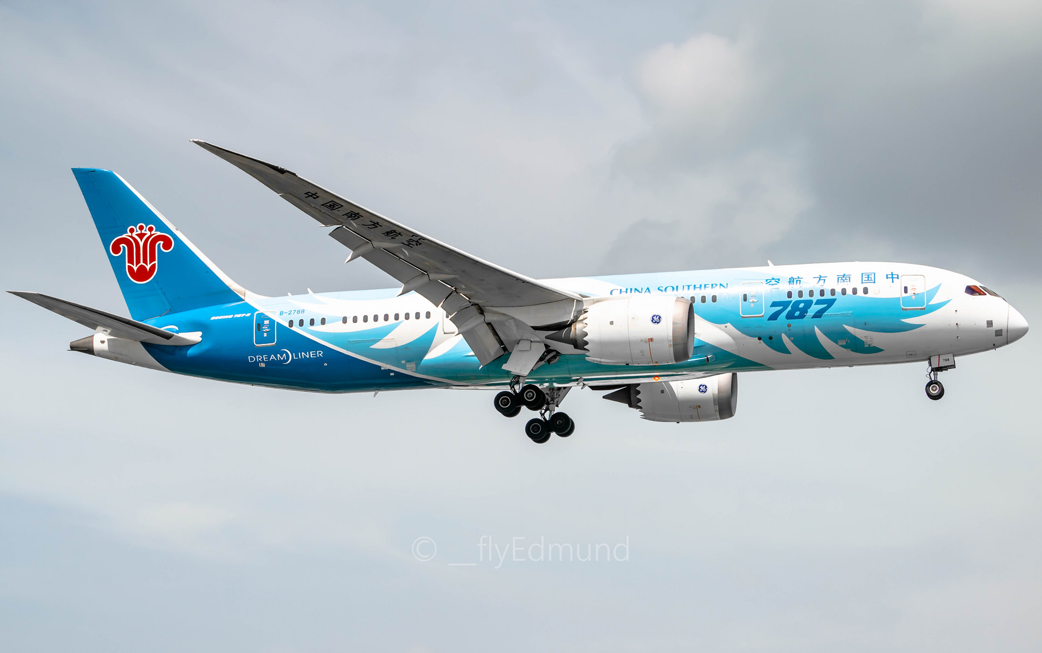China Airlines 中華航空 first Boeing 787-9 Dreamliner, B-18811