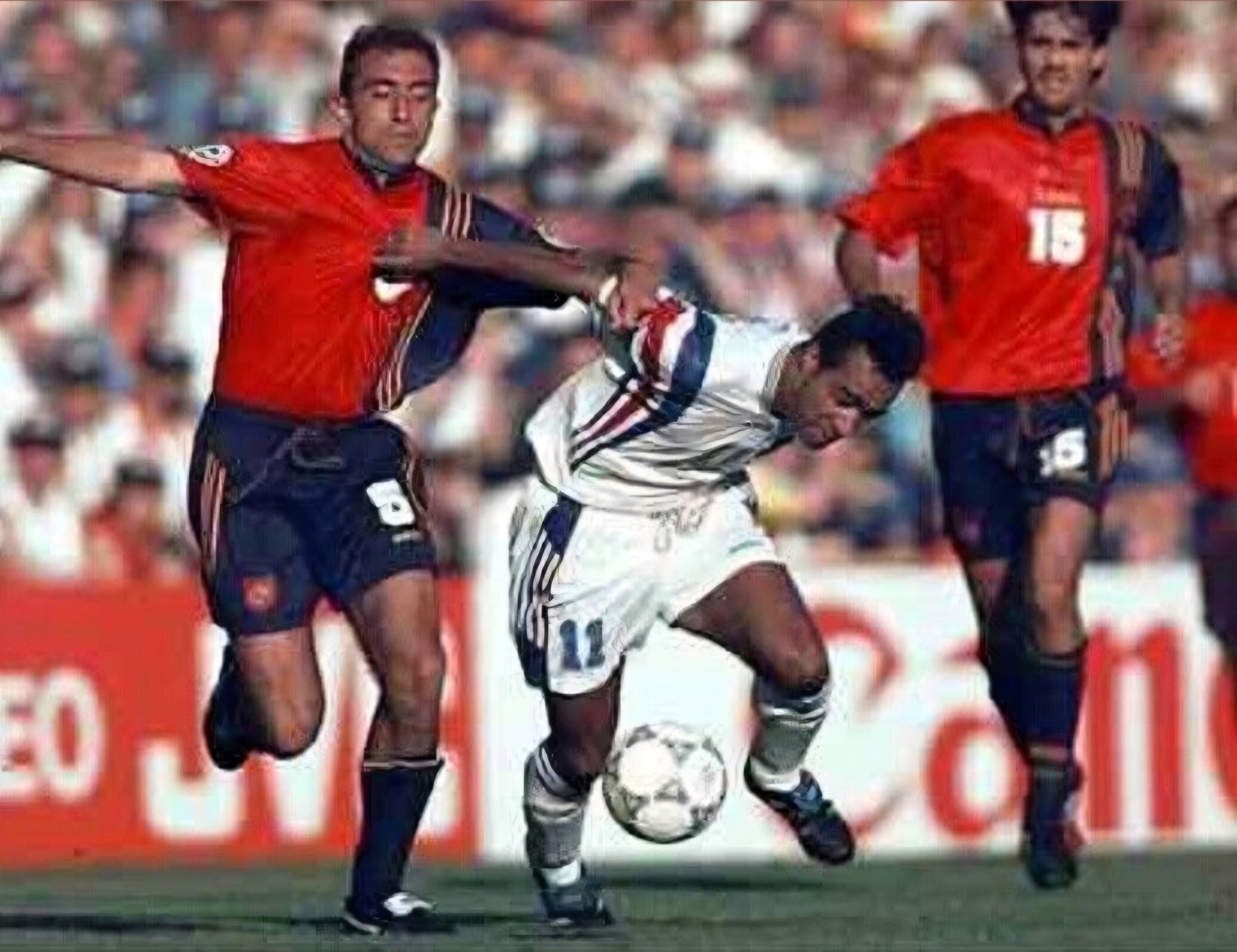 Euro 96. France 1-1 Spain. Abelardo challenges Patrice Loko.
