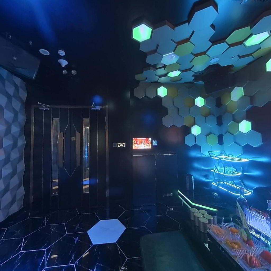 Arcadia - Hey there Queen Bee! 🐝 Buzz into a hive of karaoke excitement ...