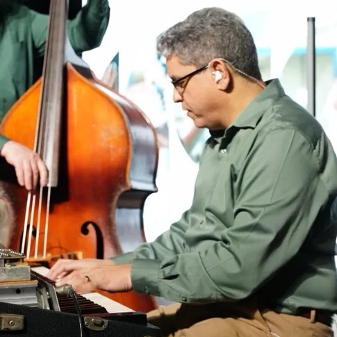 em música que dá alegria só de tocar. Essa é uma delas. #pianogospel # ...