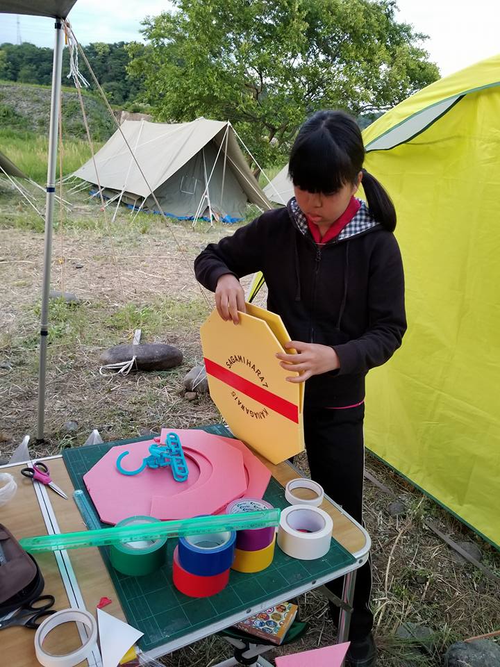 持ち運びや、テント内の保管方法を考慮して、先日の準備キャンプで