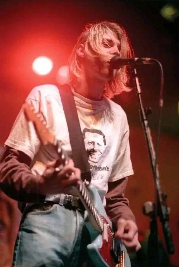 In 1993, Kurt started wearing the 