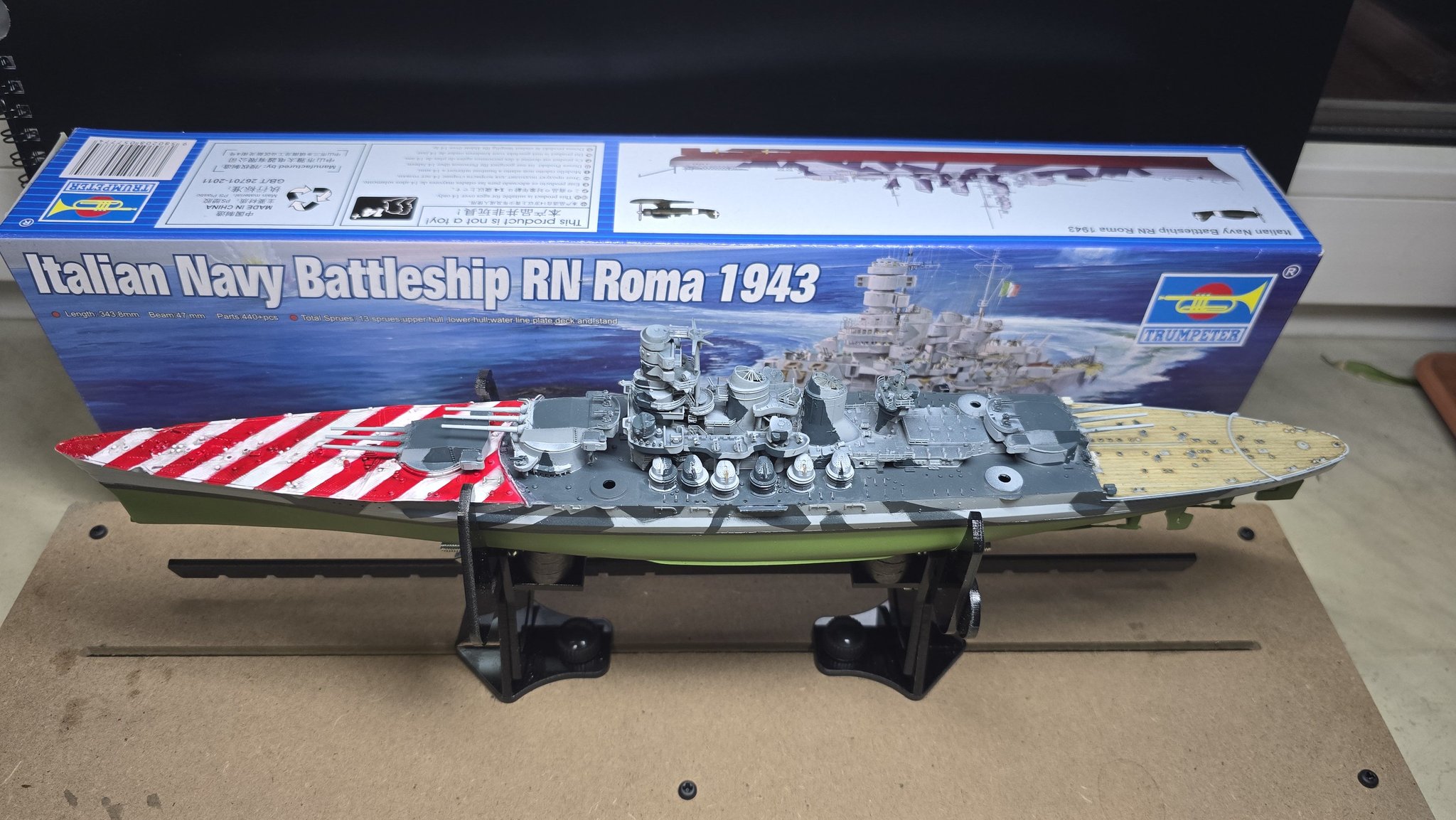 Pracę w domowej stoczni nadal trwają... IN Battleship RN Roma 1943 ...