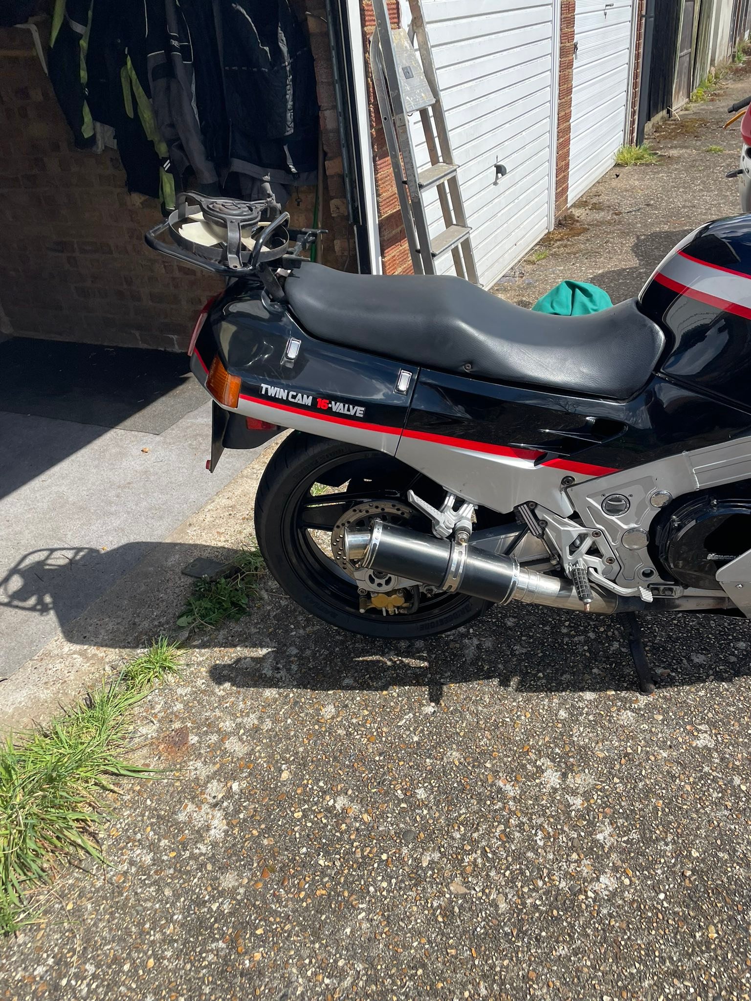 Restoring a 1988 Kawasaki ZX-10B1 motorcycle