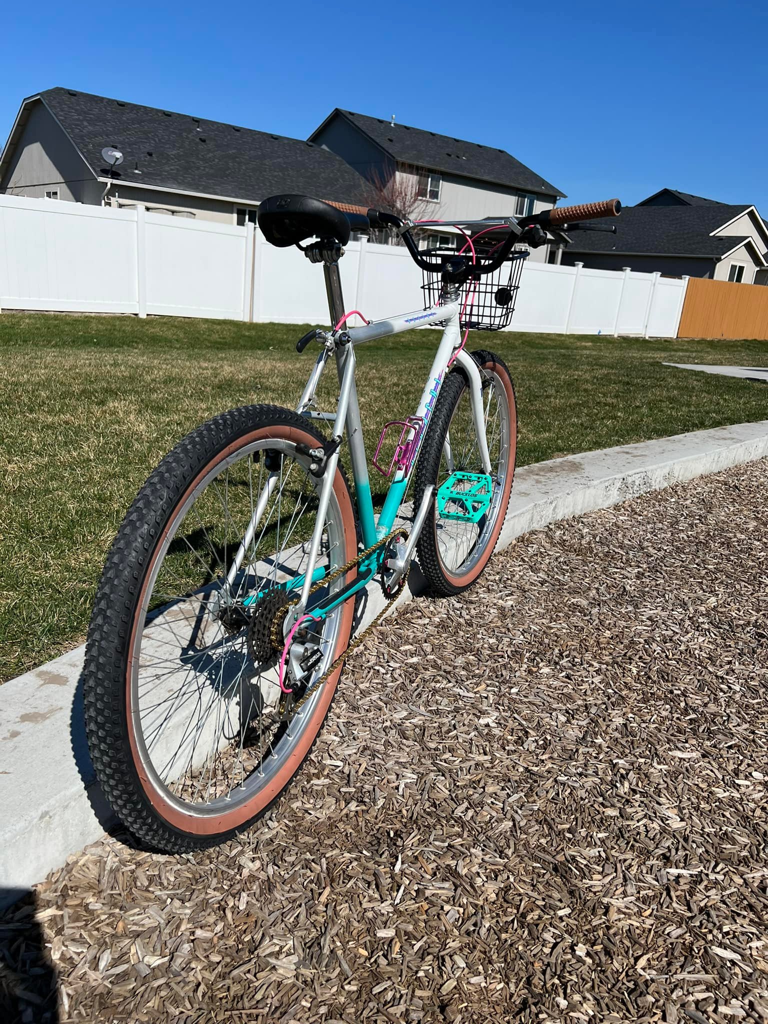 Fresh rebuild and update on this rad 90's Bianchi Ocelot 🙌🏻🩷