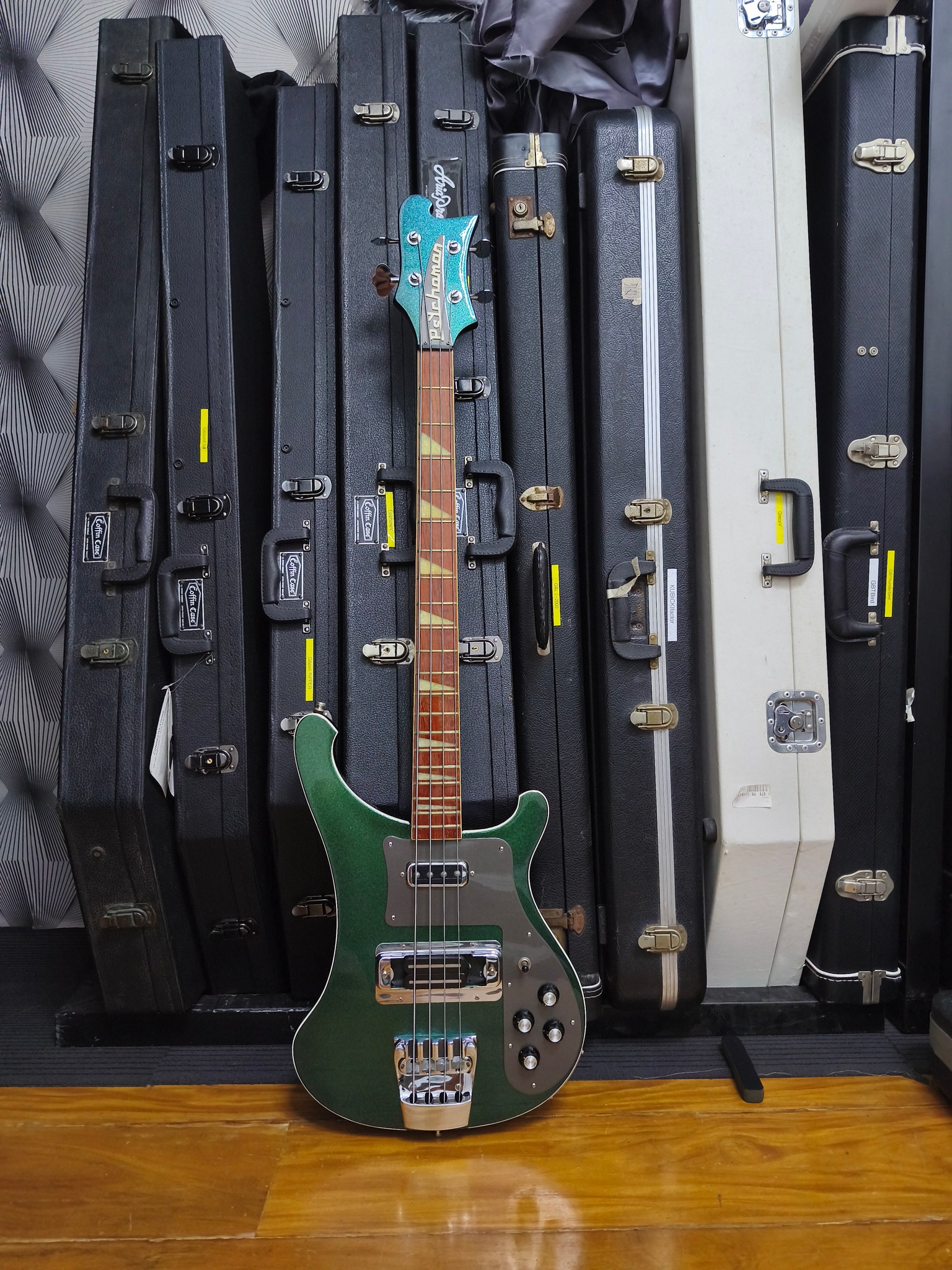 Rickenbacker 4003 custom modifications