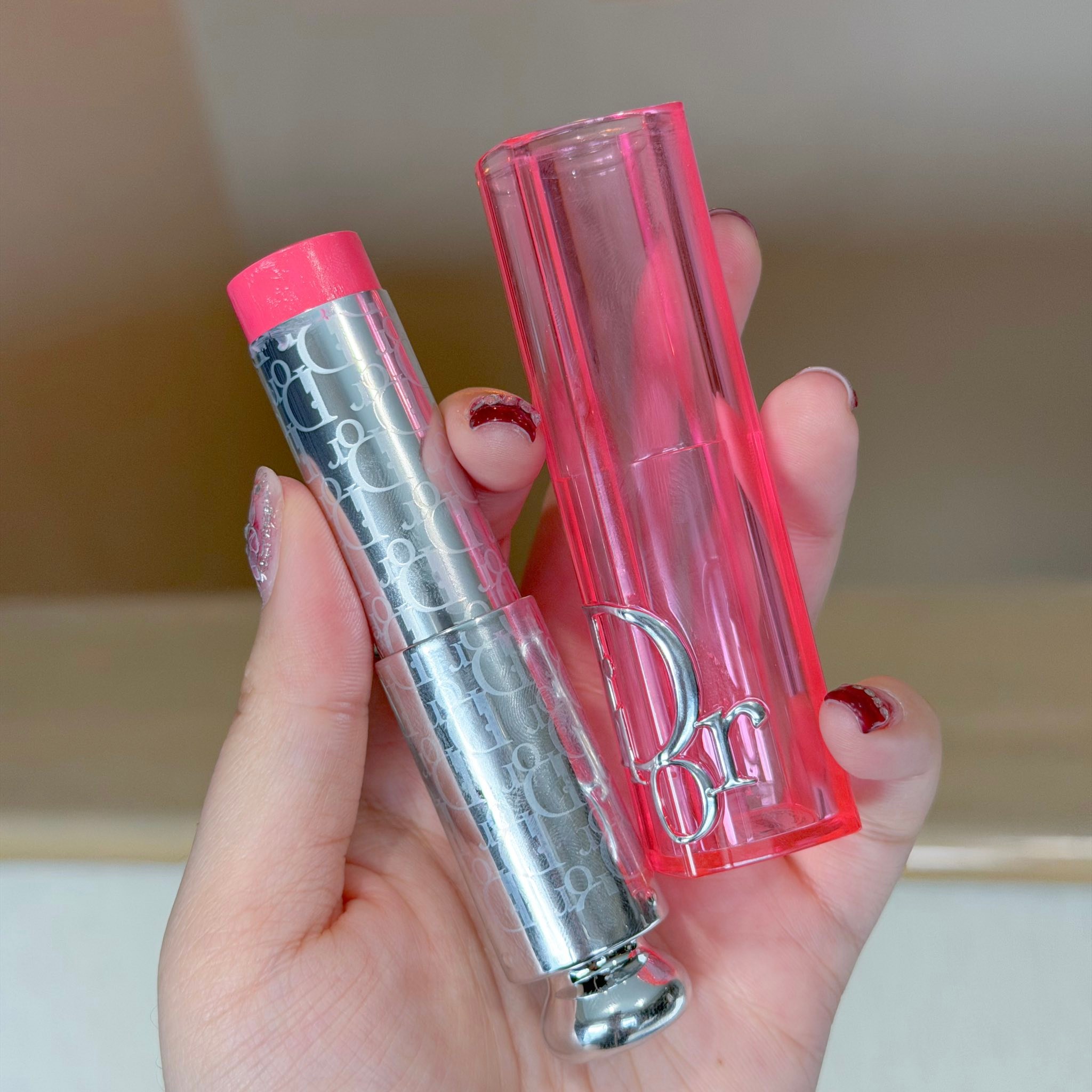 เป็นสีชมพูที่ถูกต้องสุดๆ Dior Backstage Rosy Glow Stick สี 831 