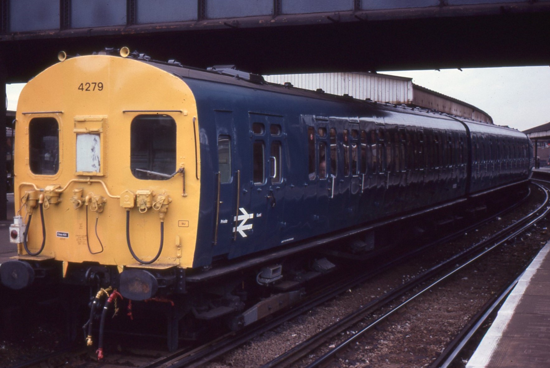 Rail Thing - 80s UK Railscene | 4SUB units were still being repainted ...