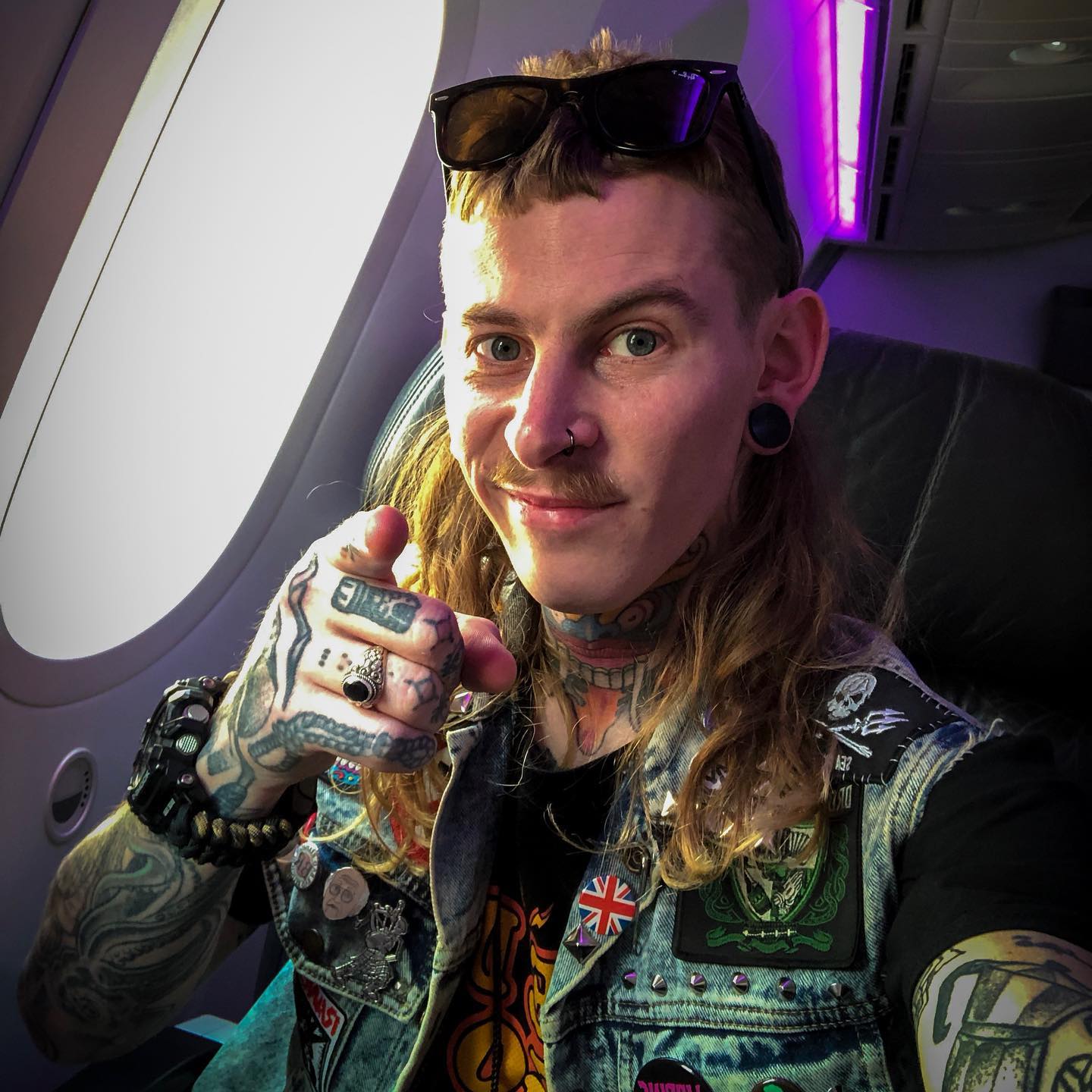 Vaping - See you soon Kiwis! Me, @grimmgreen & @suckmymod are so