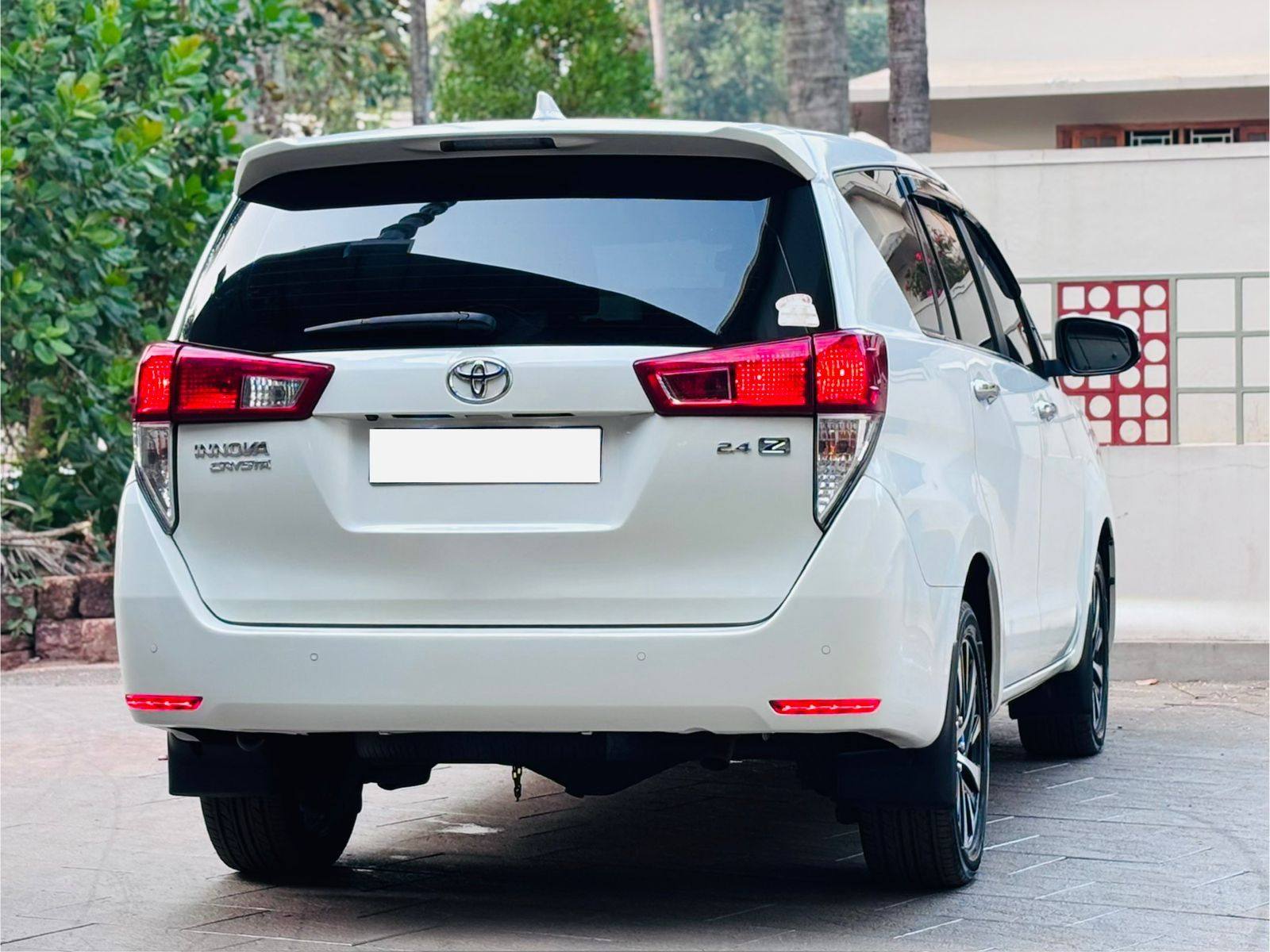 INNOVA CRYSTA 2.4 ZX MANUAL SILVER METALLIC 2024 AUGUST MONTH