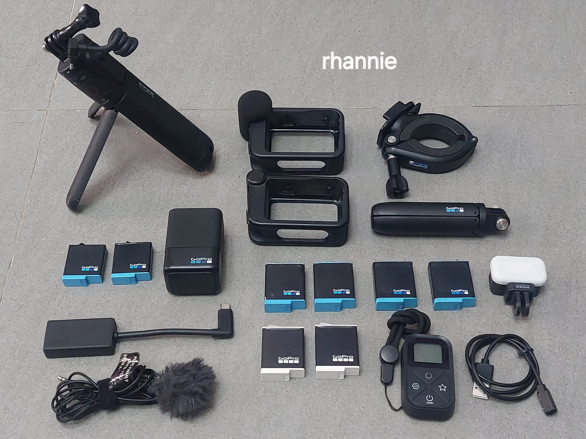 Rush !! FOR SALE: GOPRO Hero 11 Black Bundle – Adventure Ready 