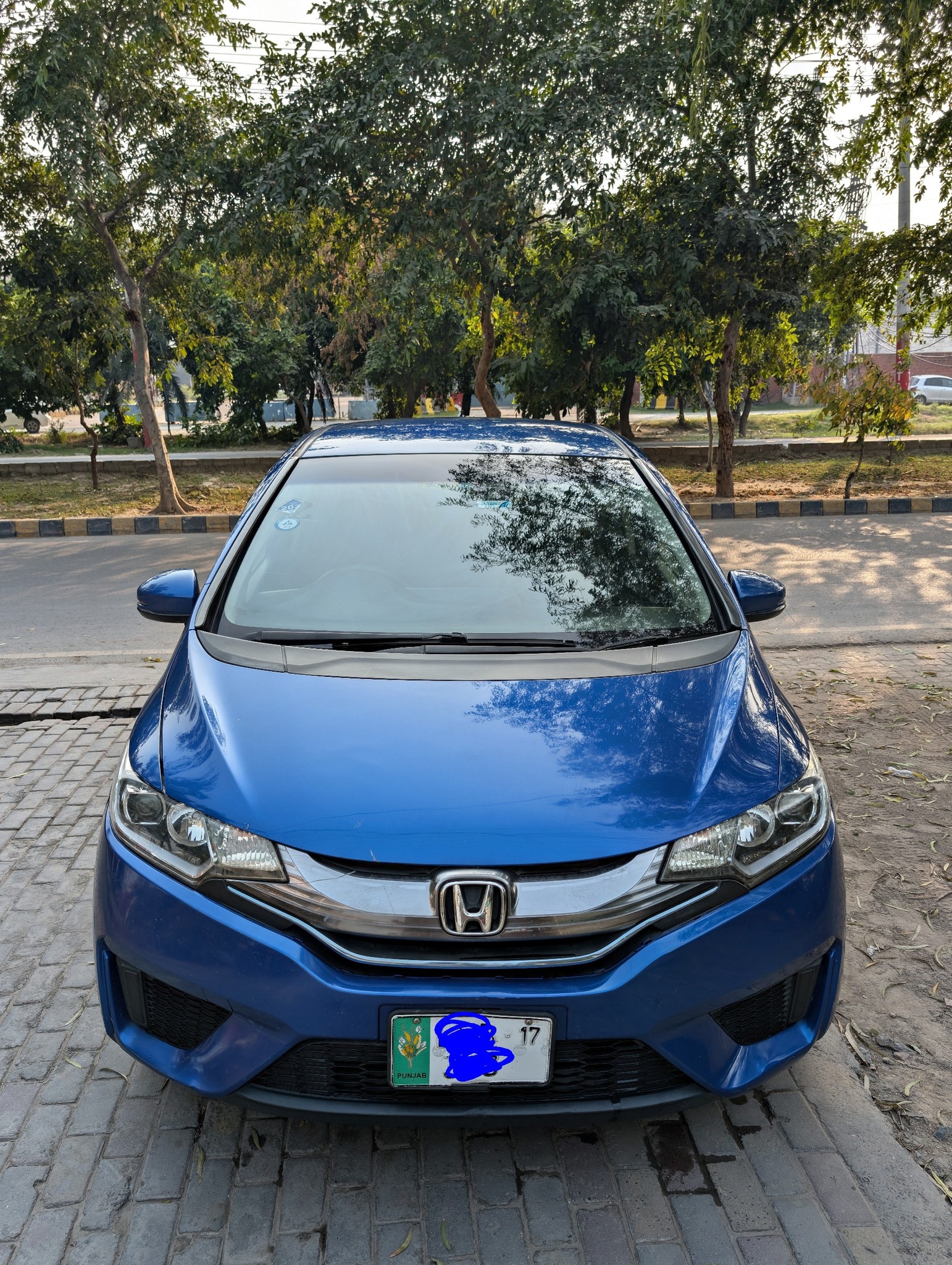 Unregistered 2012 Honda fit Hybrid silver color available super