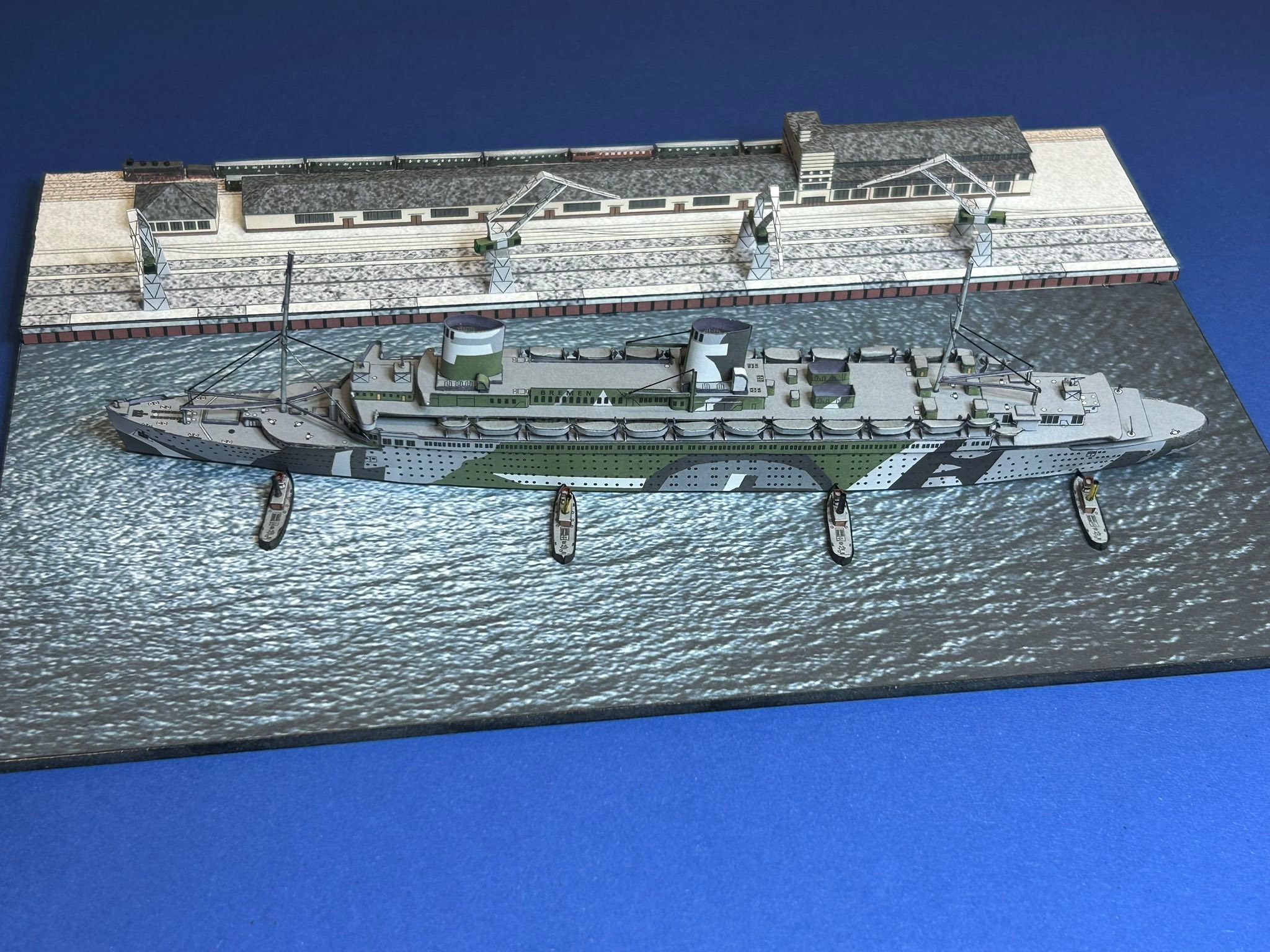 Finished and available: Columbus Quay Bremerhaven (1930) and troop