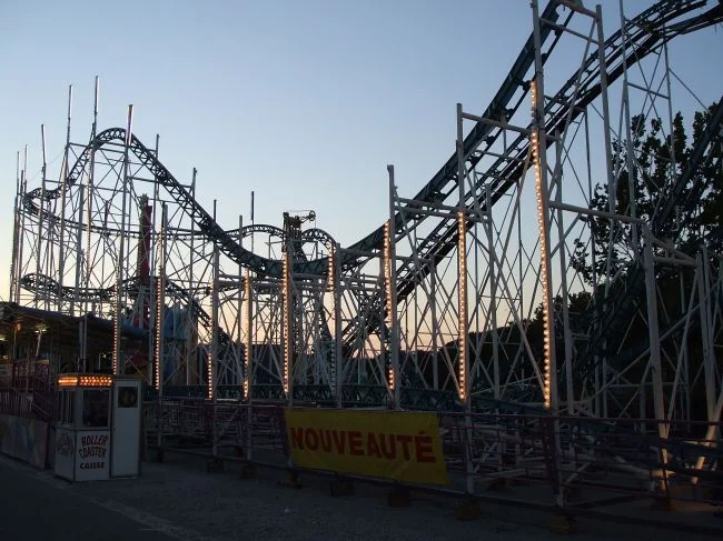 Rob - The R2000 was a pioneering, transportable monorail roller coaster ...