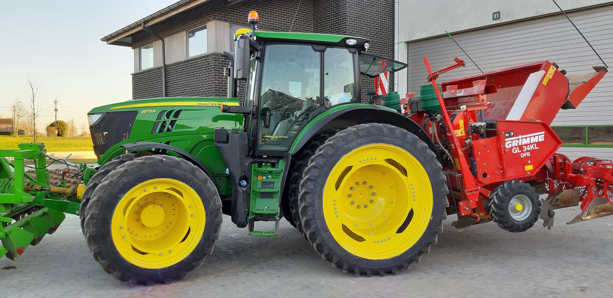 Net voor vertrek 😉 van het... - Deroo landbouwmachines NV | Facebook