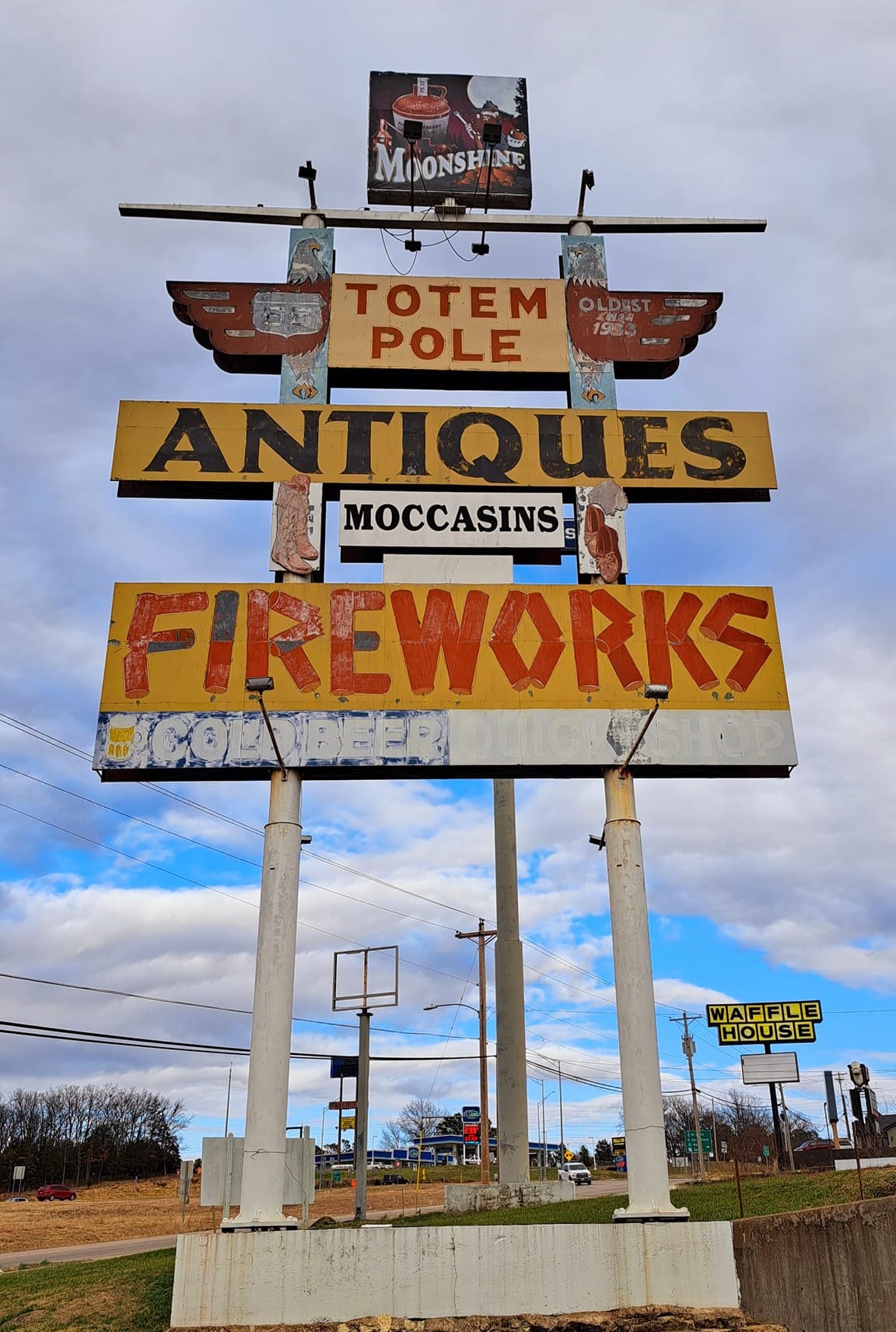Totem pole trading post history in Rolla, MO