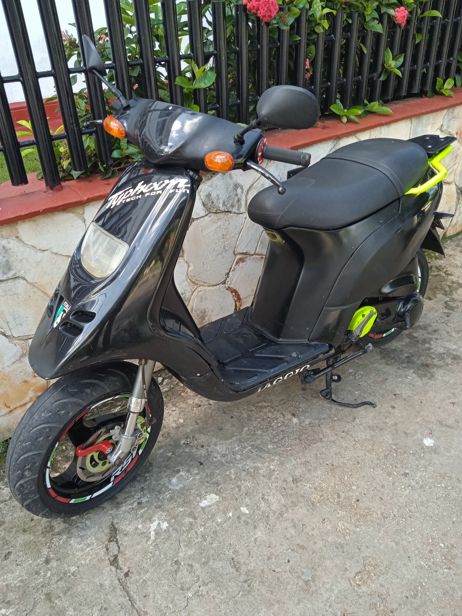Hello guys, I have a Piaggio Typhoon 80 original, can anyone tell 