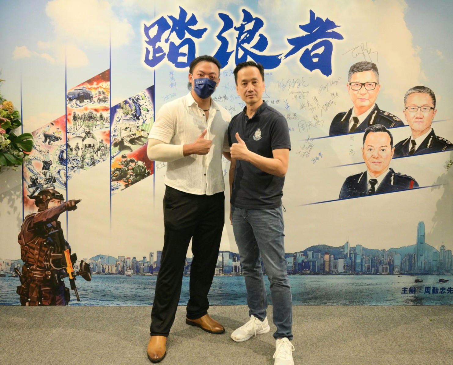 周逸 - 周逸 added a new photo.