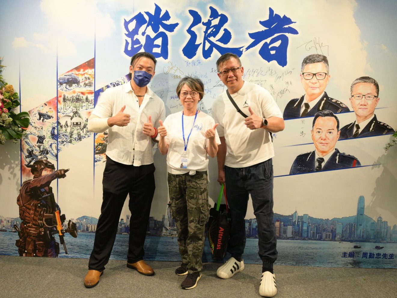 周逸 - 周逸 added a new photo.