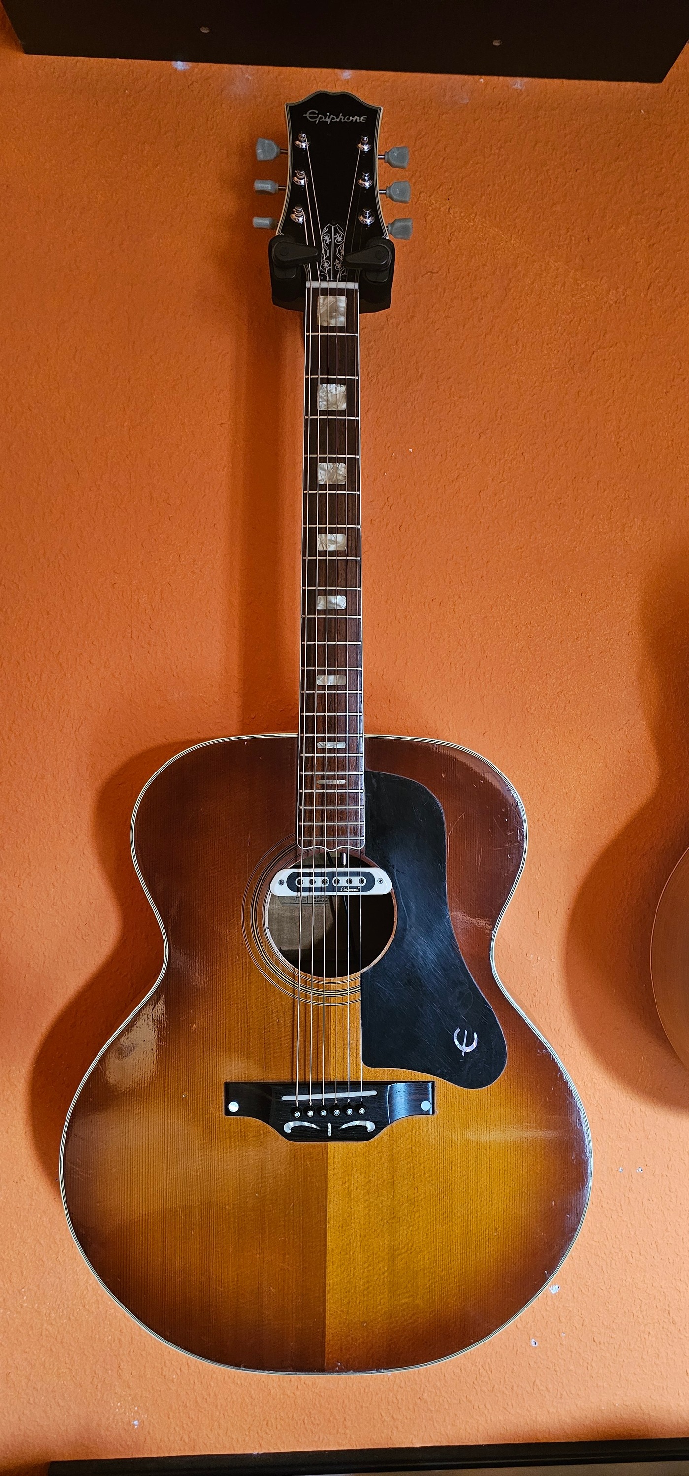 What to know about the Epiphone FT-570SB guitar?