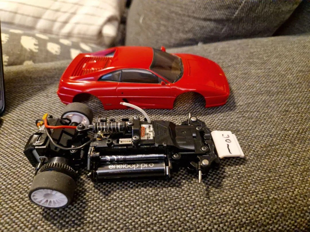 Why doesn't my MR-03 MM chassis fit inside F355 body?