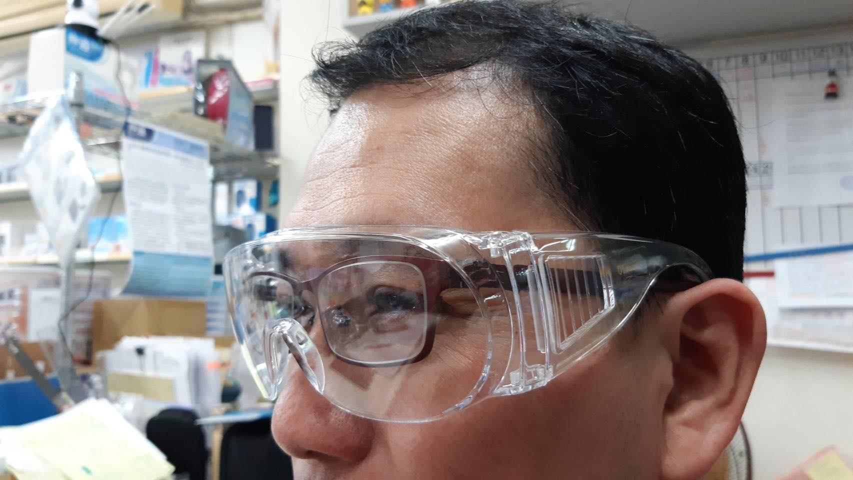 康適美醫療器材行 防疫護目鏡 戴眼鏡也可以戴 康適美有賣 Line帳號 0913383388 Facebook