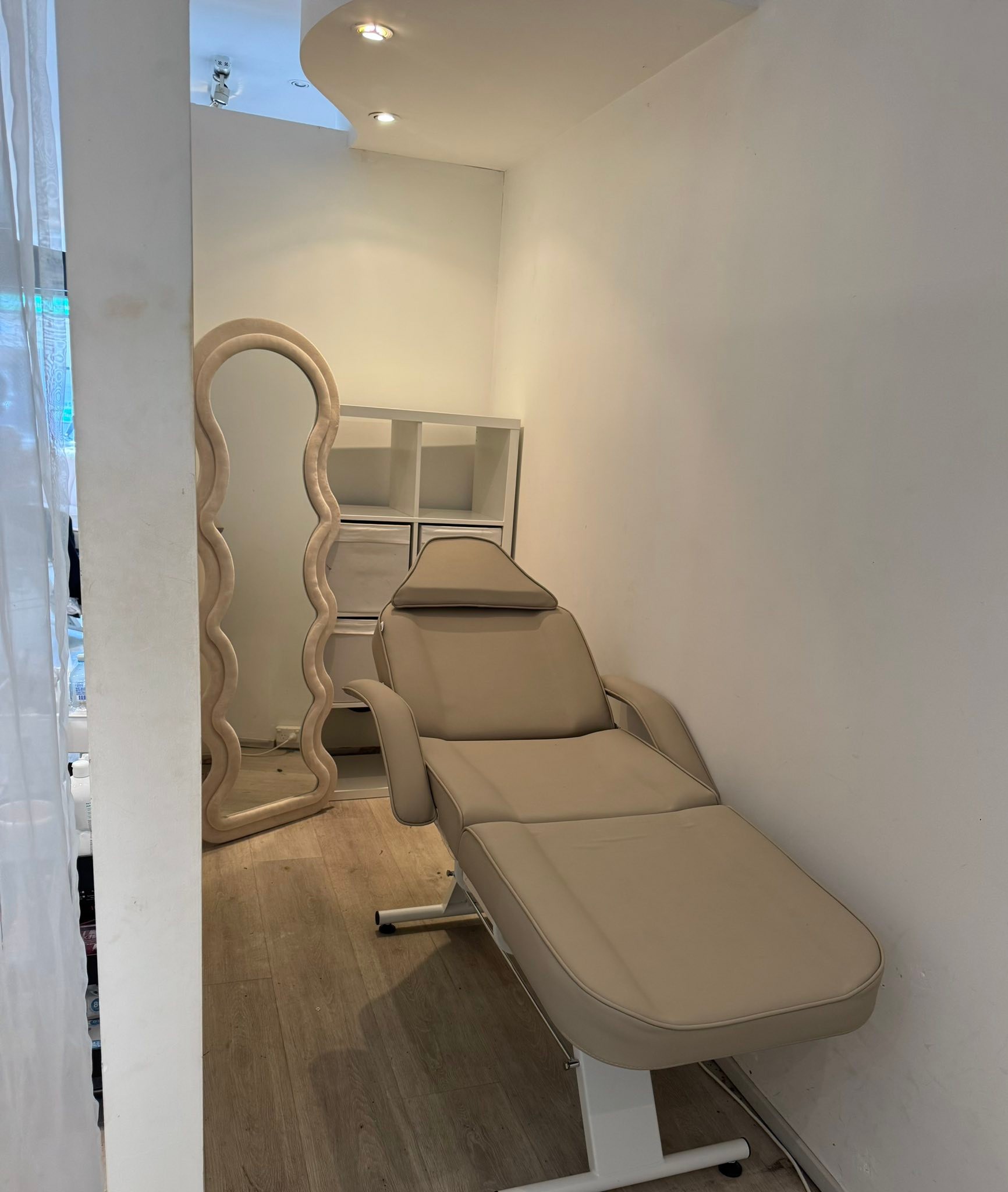 SEMI-PRIVATE BEAUTY ROOM FOR RENT – SKBB EYEBROW SPECIALIST 🤍 | Facebook