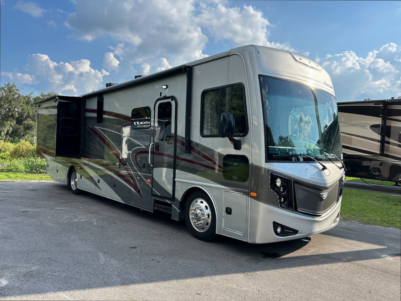 2023 Fleetwood RV pace arrow 36u 8381 miles - RVs & Campers - Ocala ...