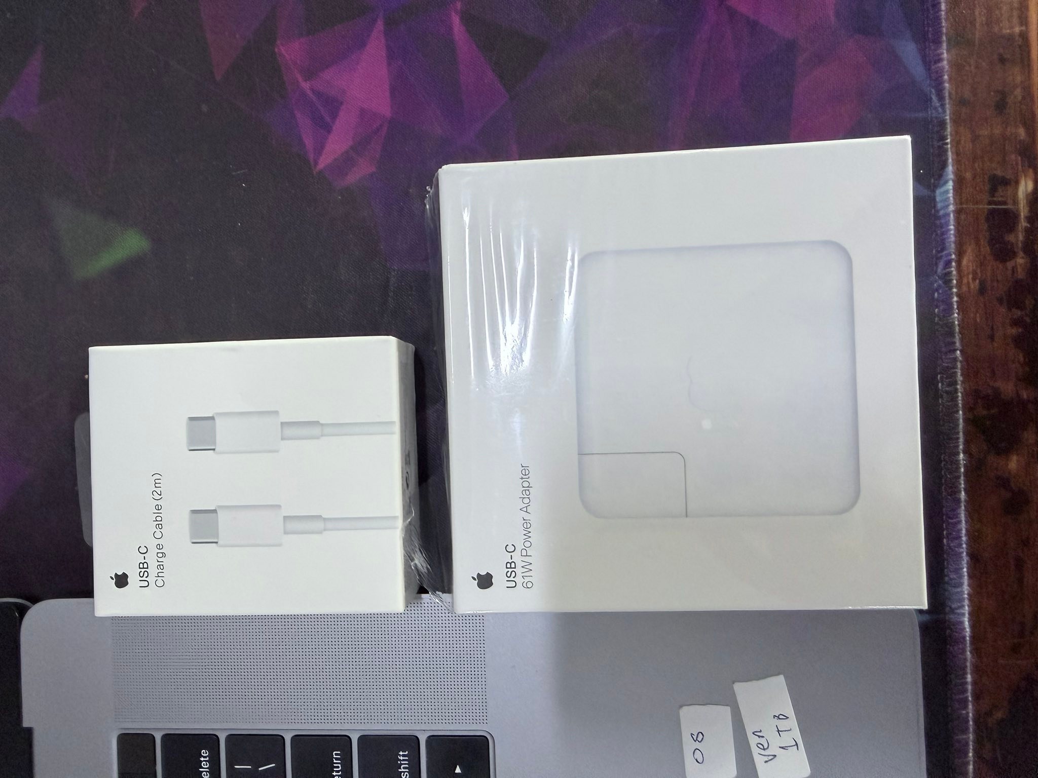 MacBook Pro Core i5 Ram 8 gb M2-256 gb Screen 13.3 inc Adapter new 