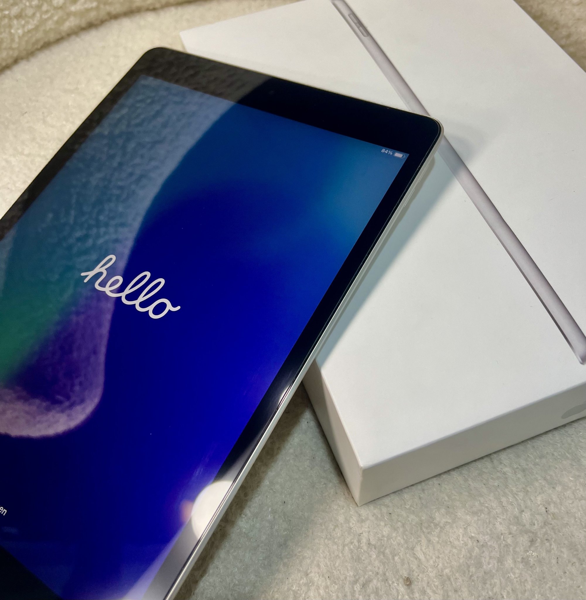 For sale or swap to your? iPad (9th Generation) Wi-Fi 256GB iOS 18 