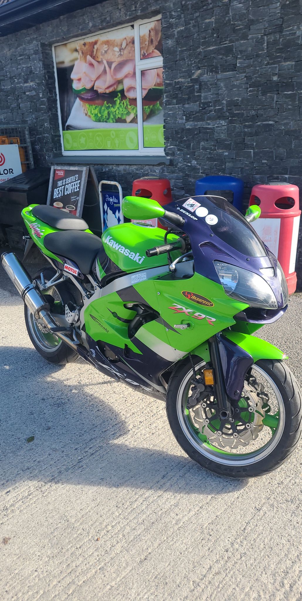 00 Zx9r €3,250 Only reason it's for sale is I'm looking for a more