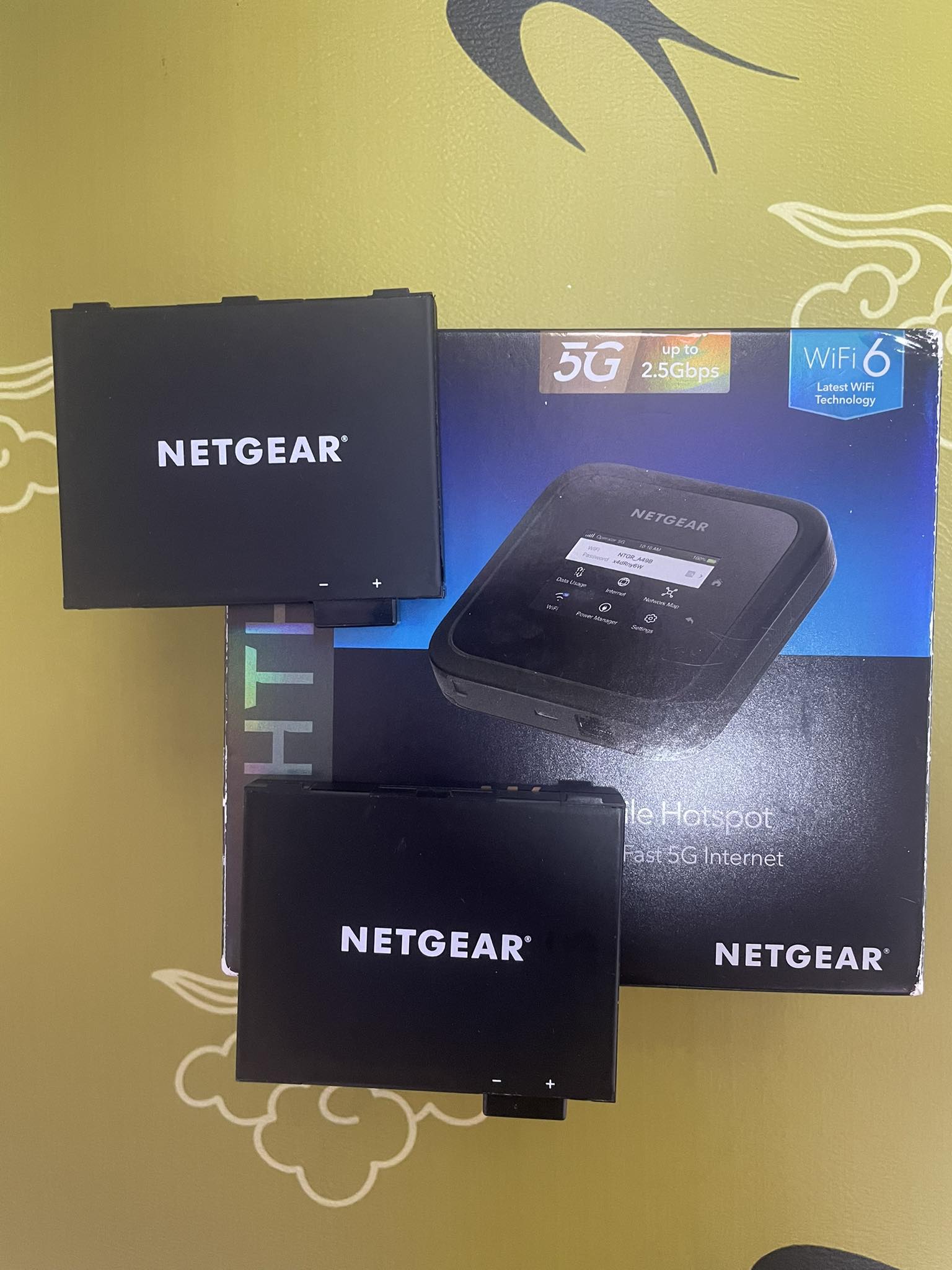 Mình bán 2 cục pin dùng cho Netgear m5, m6. Pin zin like new theo máy ...