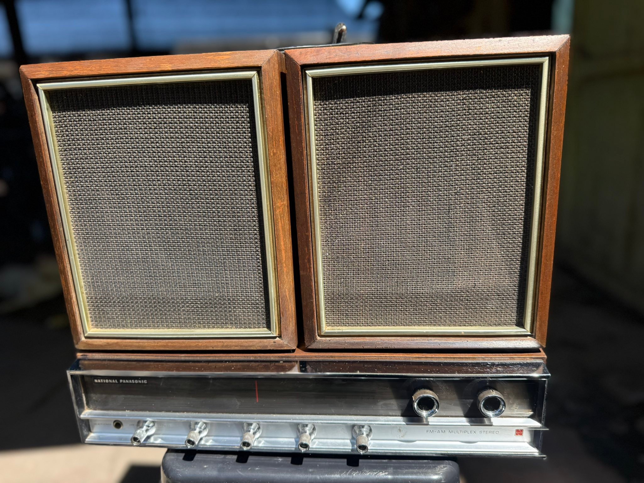 Radio NATIONAL . Modelo RF- 818 JB. 3 bandas FM-MW-SW. Super