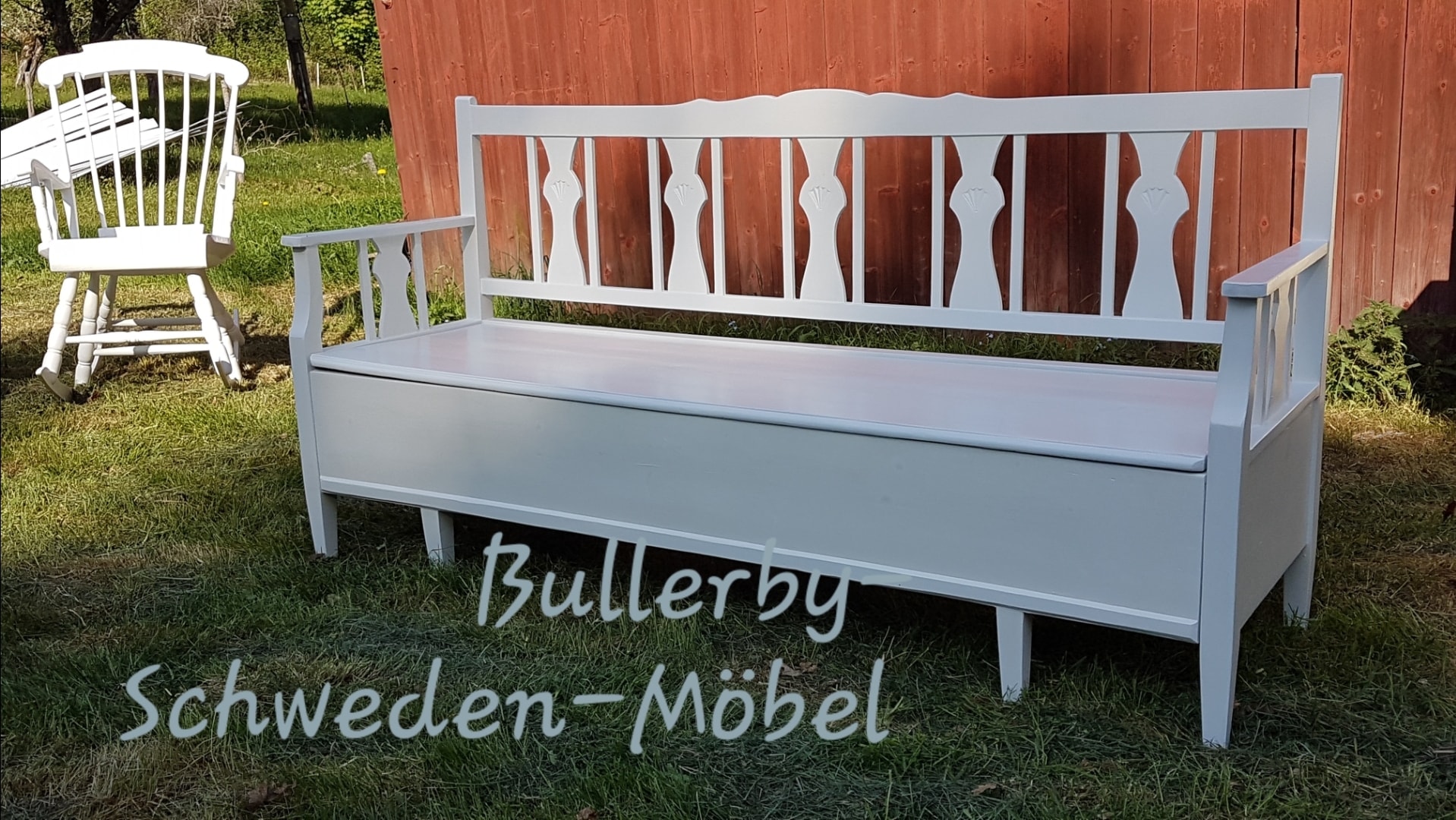 🇸🇪 Diese wunderschöne, alte schwedische Küchenbank ist u. a. auch nächste Woche mit im Gepäck nach Deutschland 🇸🇪 #schwedenbank #hygge #bettbank #schlafbank #skandinavisch #antik #landliebe #vintage #bullerby #bullerbue #michel #gustavianisch