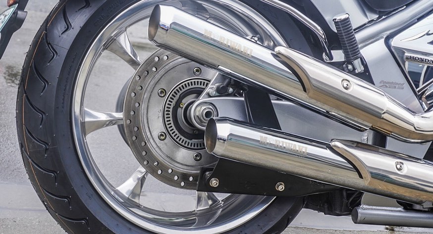HONDA VT1300CX 前後ホイールバレル研磨 前後タイヤ交換して頂きました