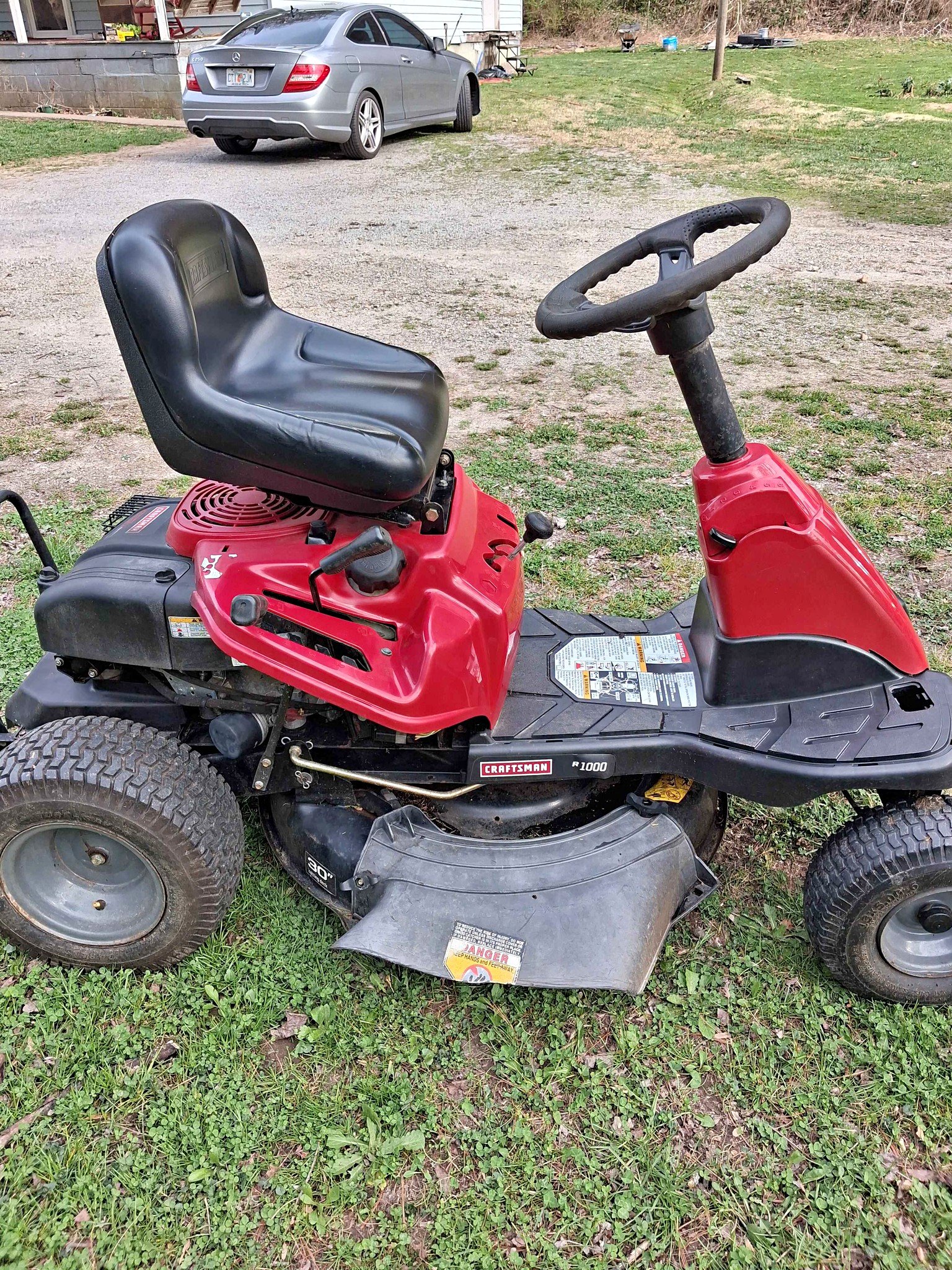 Craftsmen Riding mower R1000 30 