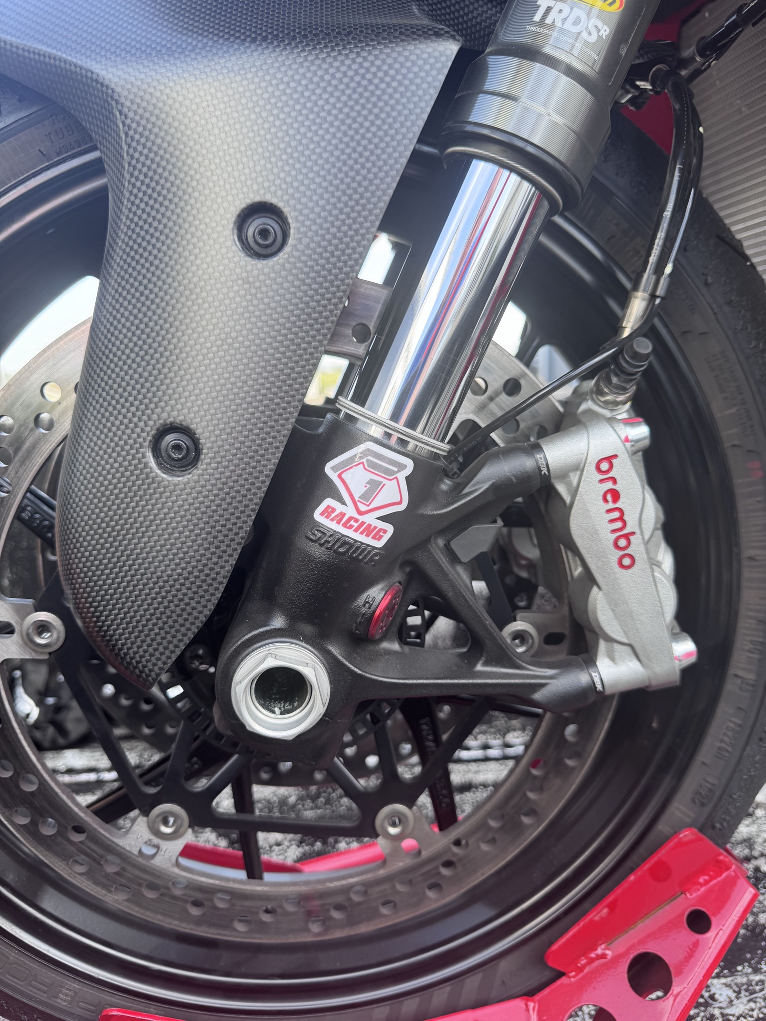 Are Vesrah XX brake pads available for 2025 Panigale V4 at COTA?