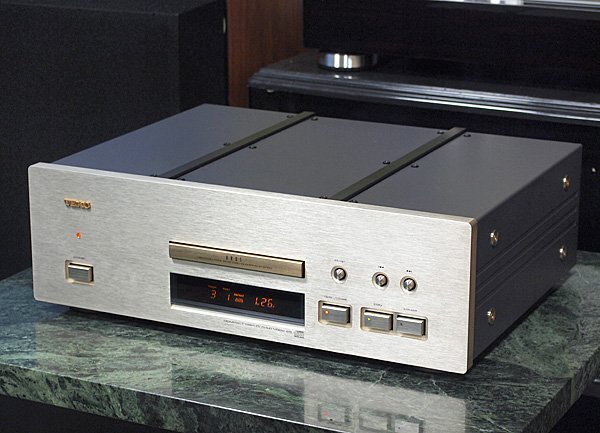 TEAC VRDS-25 CD player defective item.