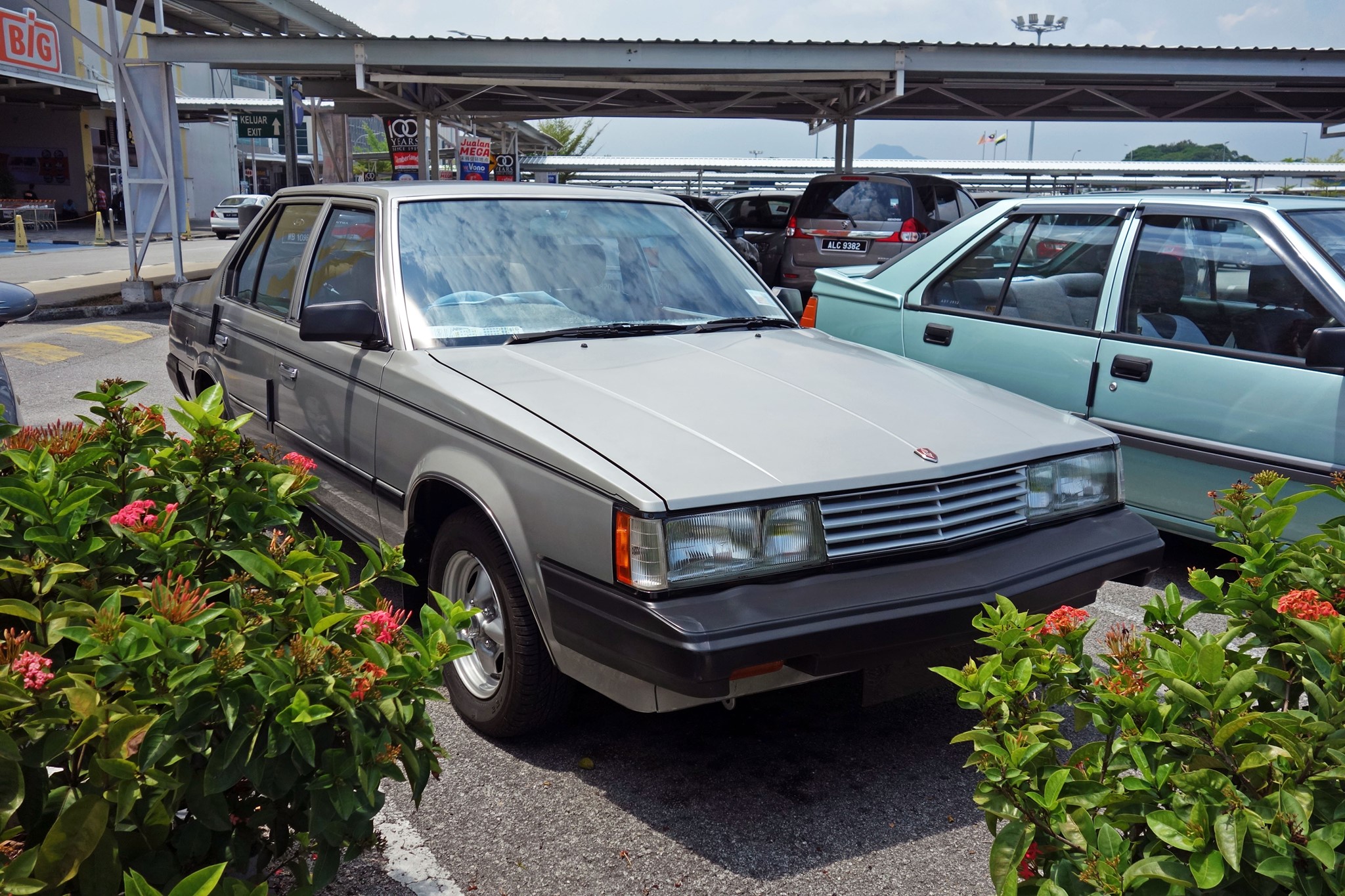 Classic Automobile Renaissance - A very well kept example of a ST140 ...