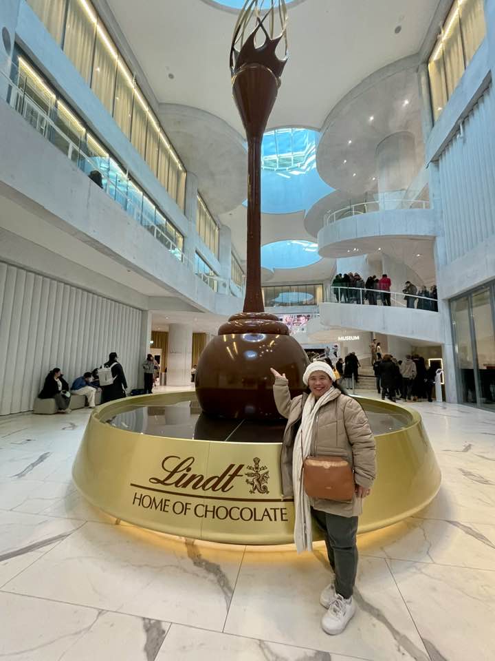 If there's a chocolate paradise, it's Switzerland ♥️🍫🇨🇭 Lindt